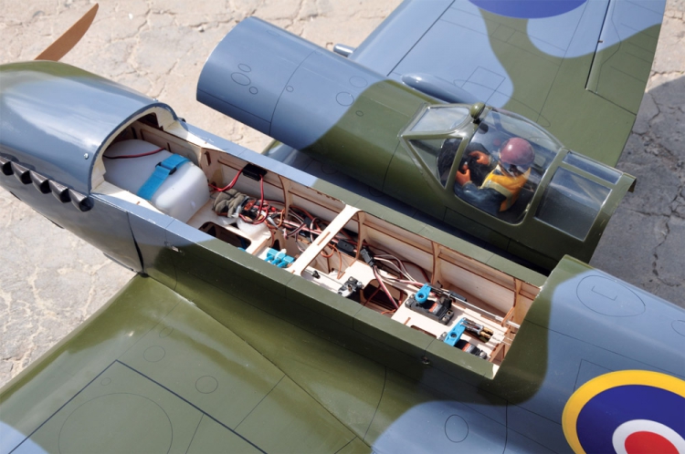 Black Horse Spitfire MK - 33cc Bensin ARTFmed el-landställ - Bild 7
